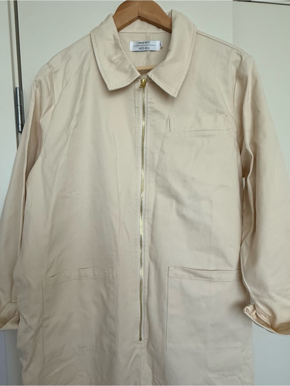 Red Sky Unisex Boilersuit in Creme NWOT
Size Medium
Heavy Cotton Jumpsuit - Picture 4 of 6